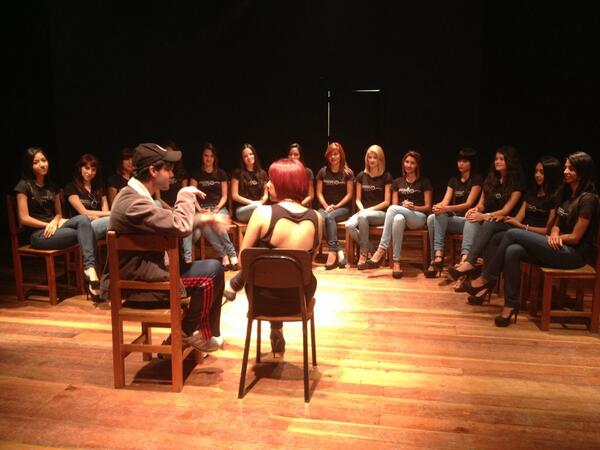 "<a href="/jonmontenegro/">Jonathan Montenegro </a> Aquí con <a href="/bellezamodelstv/">belleza models vzla</a> <a href="/EAEULA/">EArtesEscénicasULA</a> #Merida en una ronda de preguntas " <a href="/somosESTATUS/">ESTATUS</a> - <a href="/PatiyaStudio/">Patiya Models</a>"