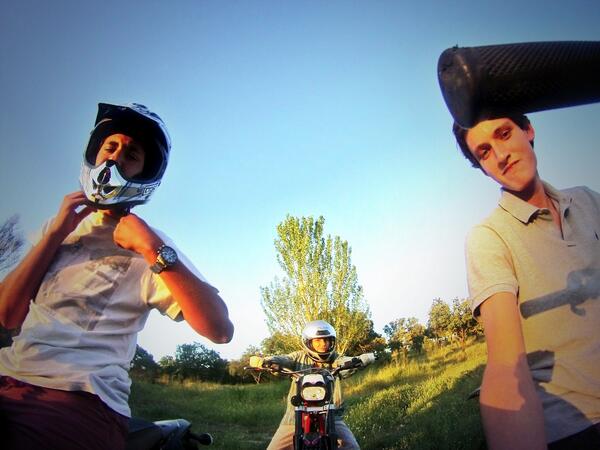 Jacobo_Alvarez's tweet photo. Buen dia en moto con @adricocab @acoca96 http://t.co/CEGH1j5QC2