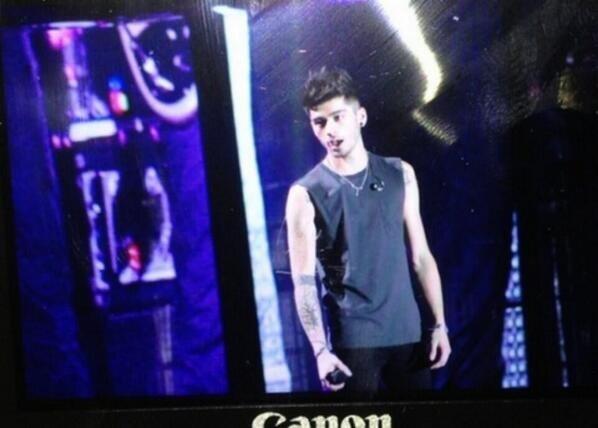indiestyIes's tweet photo. ZAYN IN A TANKTOP MORE LIKE TSUNAMI TIDES BETWEEN MY THIGHS http://t.co/jYcGaeFnkd