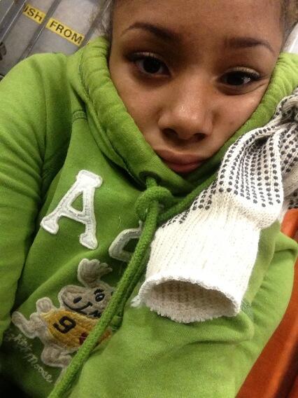 itmekody's tweet image. Fuck my life #8hrshift #freezing #freeballing #sittingonbuckets #myearsfeelikeice #imsotired #immafallasleep