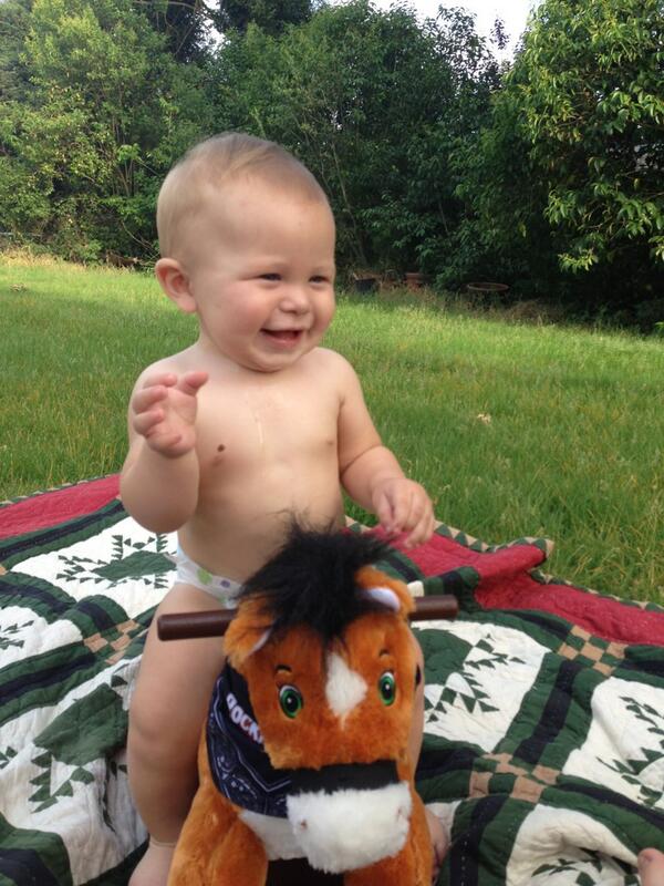 Danisueee's tweet image. Outside trying to stay cool #hotday #acnotworking