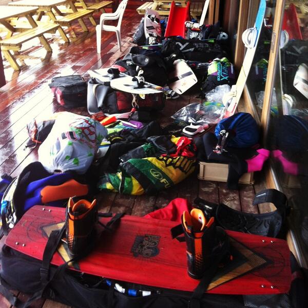 sideshore_DP's tweet photo. Riders present! 11mannen en 3vrouwen ingeschreven voor de 1e manche #BKkite http://t.co/ntJU6VT2u1