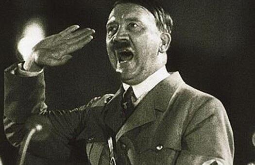 doondigidoon's tweet photo. @Anna_Landers мы тут посовещались...в общем.... alles Gute zum Geburtstag meine kleine Fuhrer http://t.co/Ncx8imyduQ