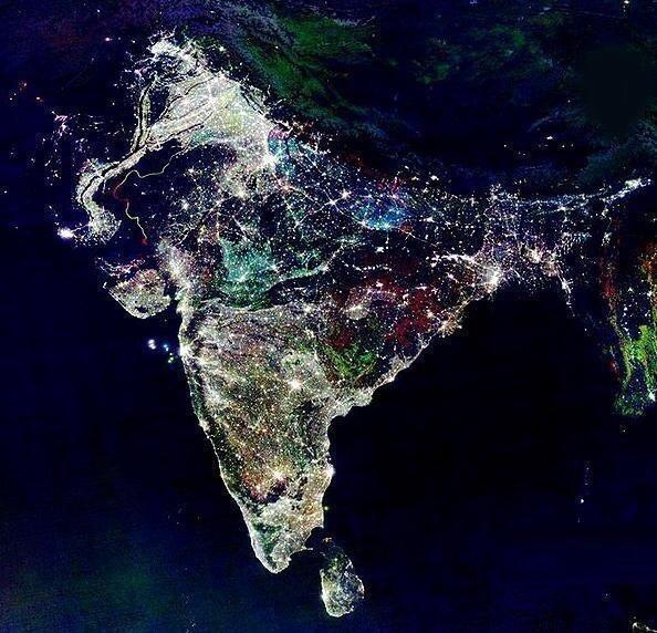 YourWorldFacts's tweet photo. A look at India from outer space during Diwali Night! http://t.co/aXbs0fG0hX