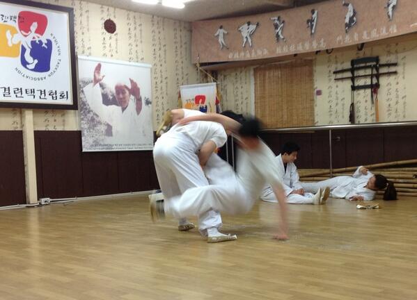 오늘 국립민속박물관 공연 연습 중! 오랜만에 시연보이는 천희와 종민군!