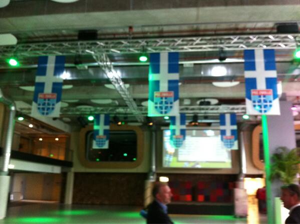Lindeboom's tweet photo. Feestje na de wedstrijd van PEC in het IJsseldelta Center. (Voorheen Equipe Events) http://t.co/TQsK8KHKH1