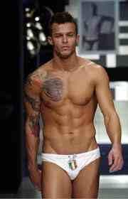 Boyz_Wit_Abs's tweet photo. Rip that run way sexy http://t.co/gqAtO8d9Lu