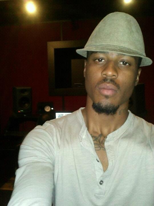 IAMFAYME's tweet photo. ****morning studio session goin in on dat 1C/C=A (1COCKY-OVERCONFIDENT-AMERICAN) mixtape #FOTB #Fa$hionCents http://t.co/2uyxgN8YdK