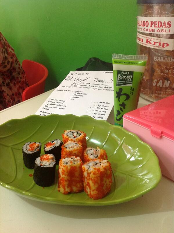 HappyTimeeeee's tweet image. Special weekend and holiday only.. Sushi @HappyTimeeeee nom nom nomm.. 😁🍣