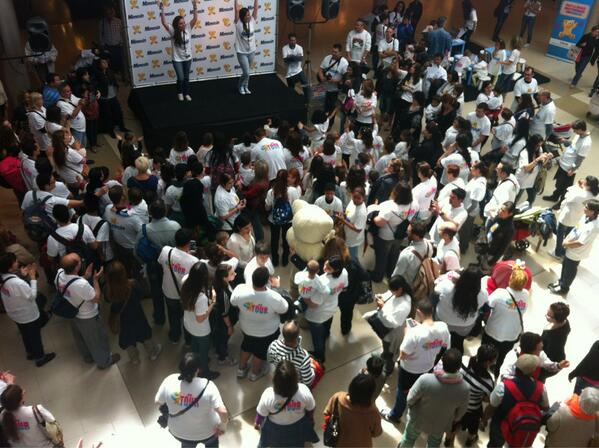 abearontour's tweet image. Thank you to all my fans in #Barcelona
Who came out for hugs!!!! #abearontour #howtohug