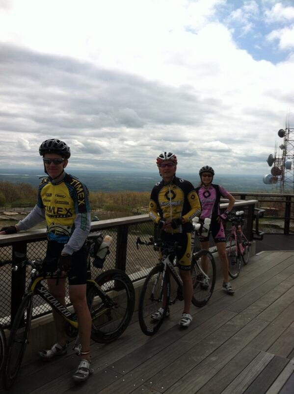 mtb2die's tweet photo. 4 on summit http://t.co/5pNNyrtPsU