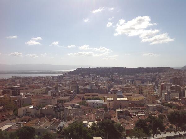 insopportabile's tweet photo. Volgo lo sguardo anche ad oriente. Cagliari è anche lì. #mapertica http://t.co/r3v5WEGPUH