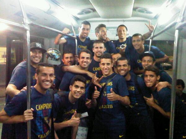 RT <a href="/3gerardpique/">Gerard Piqué</a>: Campeoooooones!!!