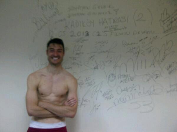 Albert Riera'nın paylaştığı resim.
#2de1KadıköydeSampiyonlukKutluyoruz