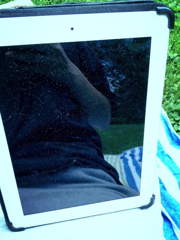 vnasty92's tweet image. That is POLLEN all over my iPad.... #goingbackinside