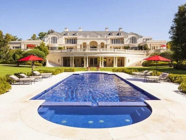 HousePorn_'s tweet photo. $80M beautiful mansion in Los Angeles http://t.co/Eem9jTM2gr