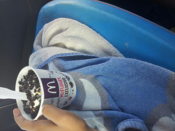 belenrm5's tweet photo. Nada mejor que un mcflurry para refrescar el cuerpito despues de un gran dia de playa http://t.co/ykWqyjvdmF