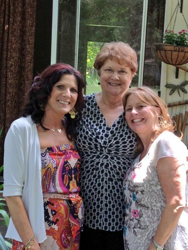LeslieSingletar's tweet photo. So blessed to have the greatest mom!! She truly is my hero and inspiration. I love you mama!! http://t.co/rj3HCRFS6J