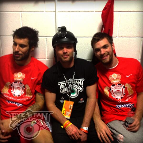theinsiderF4's tweet image. Inside @olympiacosbc locker room, with these great guys! #whoisup