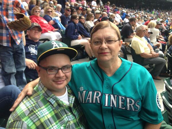 ToneCapone18's tweet photo. At the ball park with this beautiful women on Mothers Day!!! #marinersmom http://t.co/jlPsOJLkFo