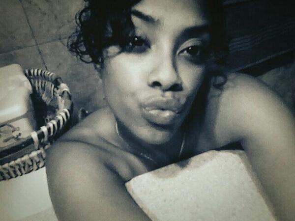 _MorningKisses's tweet photo. Night . http://t.co/USLOU0ToN6