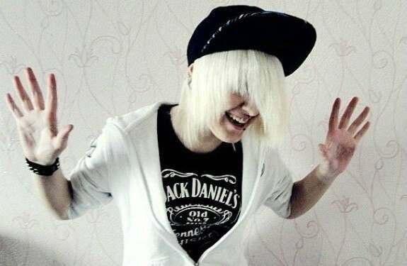 Sofi_Idol's tweet photo. Решил послушать музыку в маршрутке.ПОКА РАСПУТЫВАЛ НАУШНИКИ УЖЕ ПРИЕХАЛ НА СВОЮ ОСТАНОВКУ© http://t.co/hXOpfBS3Cv