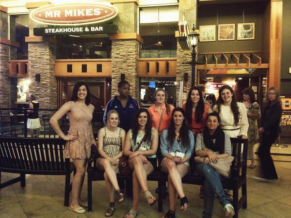 gilchrka's tweet photo. Last night for a few Qcvc 17u  in Edmonton beautiful girls http://t.co/QlTxIH9KXp