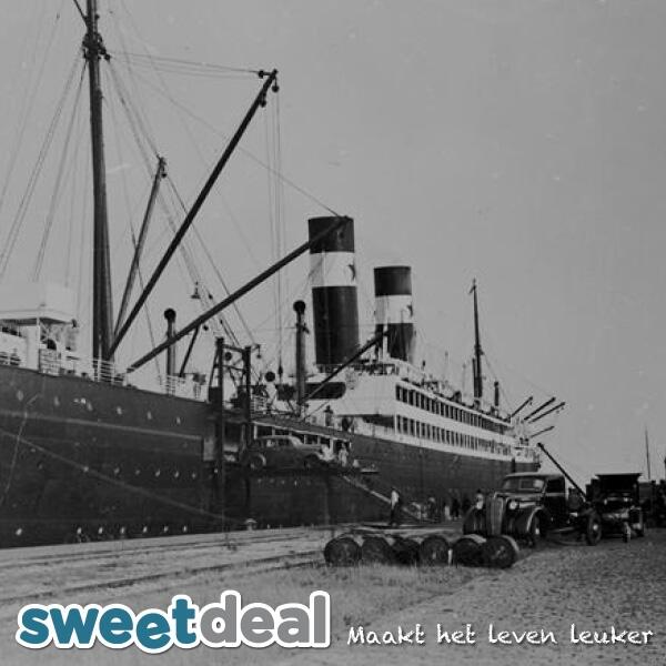 Laden en lossen op de Havenkade, een mooie foto van voor 1940!
