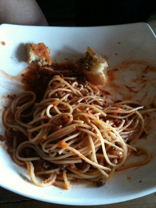 TK_December's tweet photo. YANG BELOM MAKAN NIH COMOT http://t.co/9vkGof4rRh