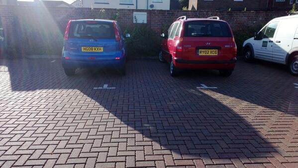 HG08 KXH & RY02 XCG is an Inconsiderate Parker