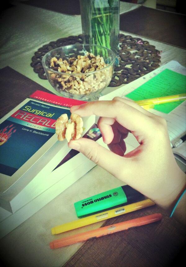@_reeem Got the Serotonin-packed brain food on hand for my surgery final! #PharmaDay #Med11 #Walnuts