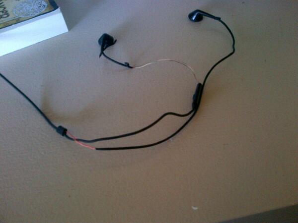 1mattaylor's tweet photo. Think I need new earphone http://t.co/ERhzrFa4yN