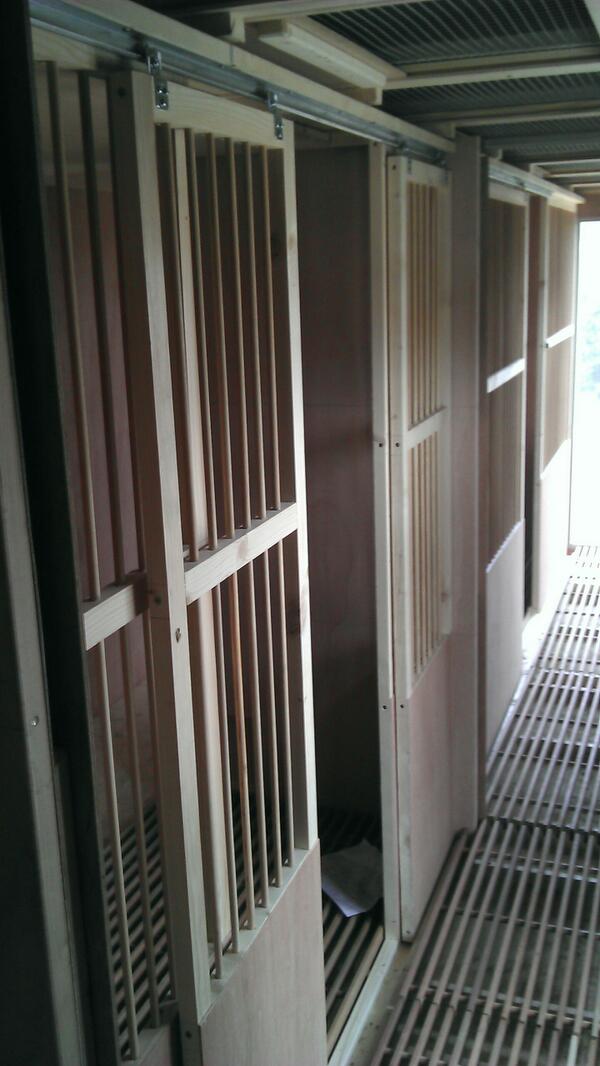 GobiusWezep's tweet photo. Inrichting van #duivenhok http://t.co/uJkB30aTY7