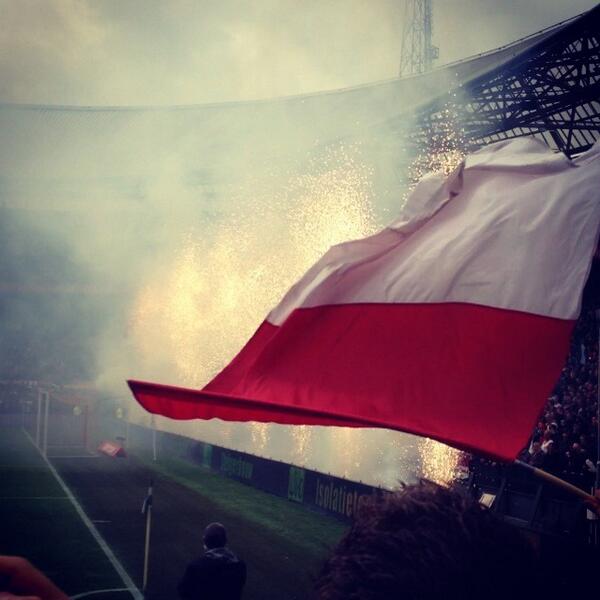 Who's got the best fans of Holland? ReTweet = Feyenoord.