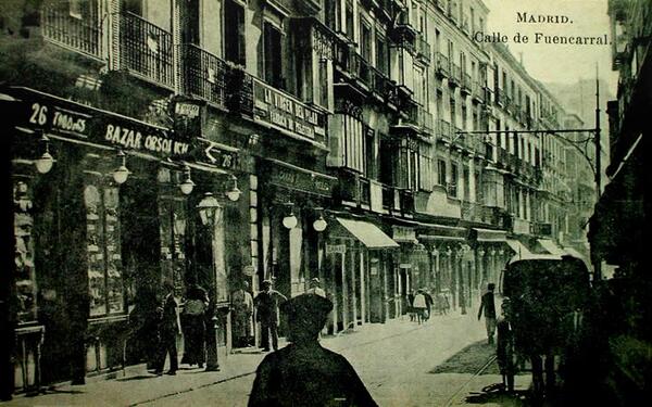 SecretosdeMadri's tweet photo. Cuesta reconocer en esta foto a una calle que todos conocemos, la Calle Fuencarral #madrid http://t.co/PDqKLNBebV