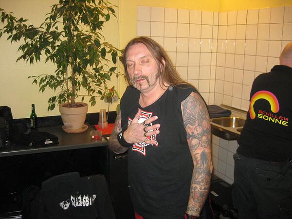 Rolf nearly got a heartattack because he thought he had to listen to us. Live! Rolf, calm down, only a nightmare :-)