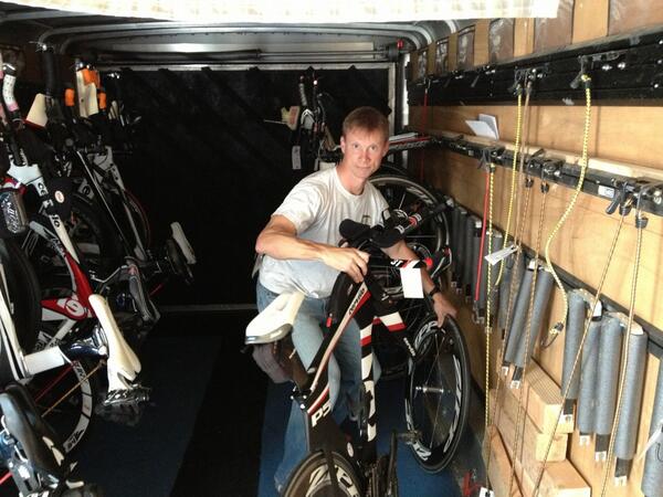 JVCRAFT's tweet photo. Loading up the steed with @ProBikeExpress. The best transport service out there! Thank ya Wes! http://t.co/eccMPx1XN4