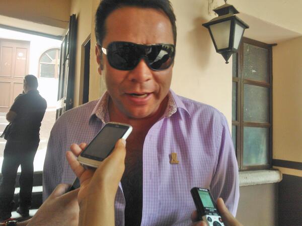 RodriguezLandy's tweet photo. Guillermo Romo dice que lo "malinterpretaron", está con el PRI http://t.co/XJtU6Q52i0