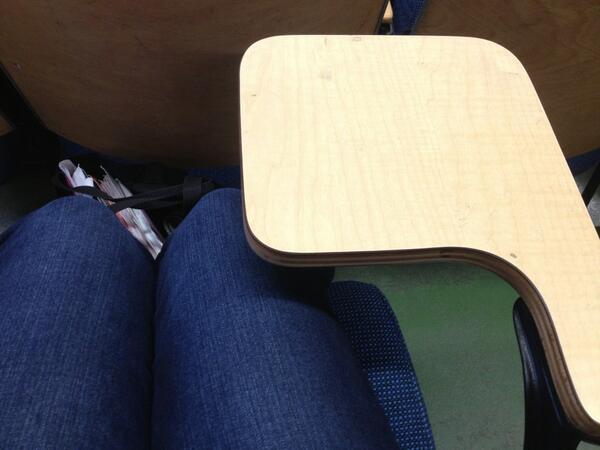 lex1cal's tweet image. Left-hander problems. :( #firstfinal #ahhhh