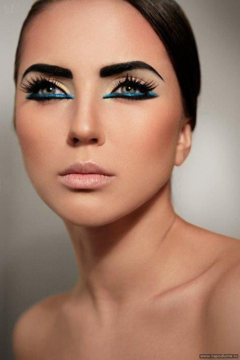 MakeUpTipsMag's tweet image. Do you also have problems creating the wing from the Cleopatra Make-Up?  goo.gl/UIOX5