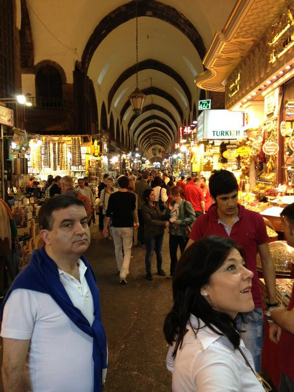 PerKimHardysoe's tweet photo. Man har vel ikke været i Istanbul uden en tur i bazaren :) http://t.co/fl9Q4DIpt9