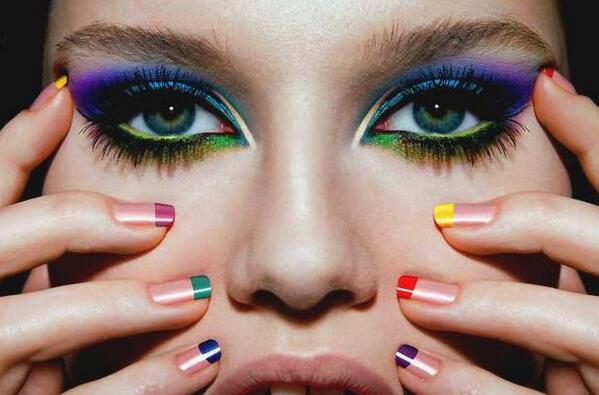 MakeUpTipsMag's tweet image. Your eyes are the first thing that others see when they look at you, so take close attention: goo.gl/aOu8H