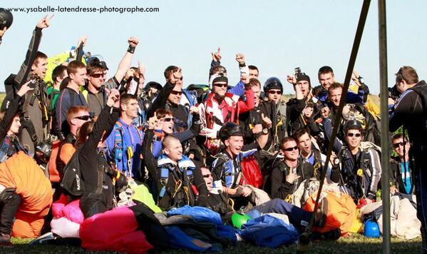 ParachuteMTL's tweet photo. Gros week-end à venir! Camp no1 pour record Head Down 2014 organisé par Andrew Toman + Cours de pilotage de voilure! http://t.co/8cwQFzAsuR