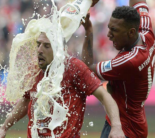 UltimateFootb's tweet photo. Franck Ribery insists he will NEVER speak to Bayern Munich team-mate Jerome Boateng after this.. http://t.co/48p18jglkJ