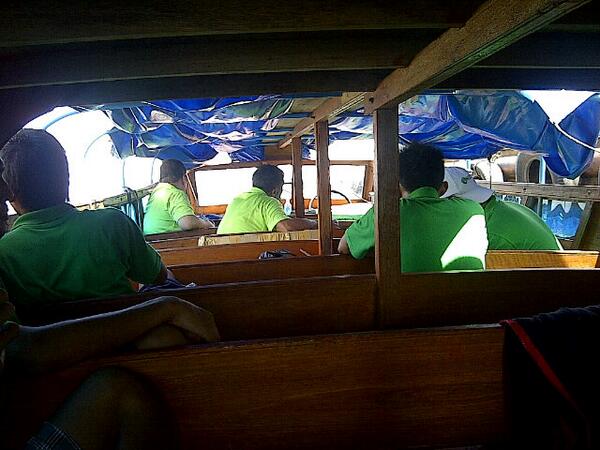 PranataDede's tweet image. Yg pake topi putih siapa tu min??RT @BolaHita_: Yang suka goyangan ombak, duduk di depan #savePSMS hahhahah