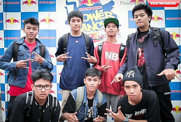 recycle_crew's tweet photo. Goddamn crew @Cocktrigger @BboyEgi @Adeisme_ @Aldysbr @Leer_selemove @rizqyemon JB http://t.co/mYHo9A2Ti1