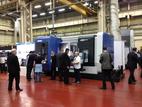OvermachSpa's tweet photo. DIMF13 DOOSAN Nuove macchine e nuovi design....sempre più aggressivi!!!! http://t.co/QH0Yb9si9y