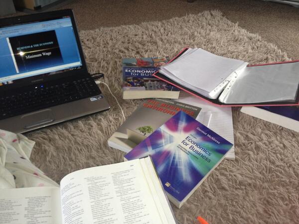 kimberleysaund6's tweet image. Trying to battle through my last assignment #hateuni #hateassignments #hatebusiness 😩