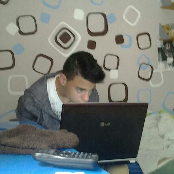 Pedroo tweet media