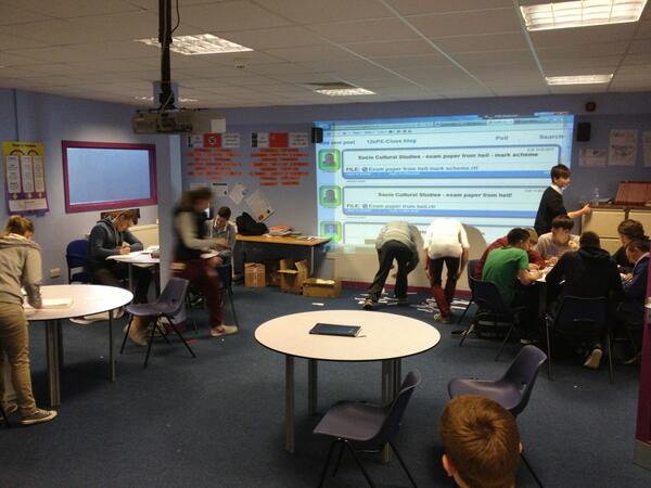 CLV_Sport's tweet image. A Level PE students doing team relay revision on Socio Cultural Studies #gradechasing